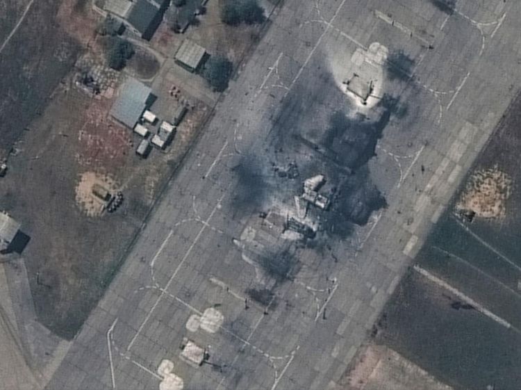 Foto Satelit Dampak Serangan di Pangkalan Udara Krimea