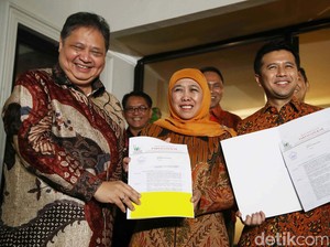 Ekspresi Khofifah-Emil Saat Diusung Golkar di Pilgub Jatim