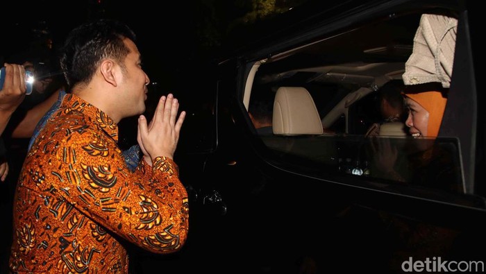 Partai Golkar resmi mengusung eks Khofifah Indar Parawansa dan eks wagub Emil Dardak. Rekomendasi itu diumumkan langsung oleh Ketum Golkar Airlangga Hartarto.