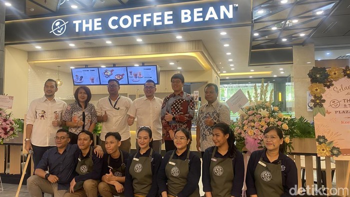 Grand Opening The Coffe Bean & Tea Leaf di Ambarrukmo Plaza, Jumat (17/5/2024).