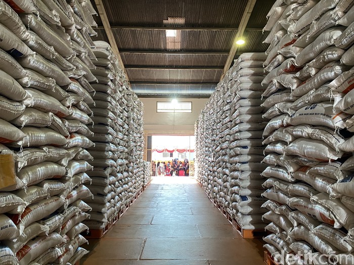 Gudang Perum Bulog Kaltimtara di Kota Balikpapan.