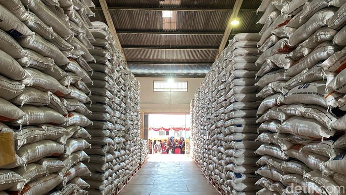 Gudang Perum Bulog Kaltimtara di Kota Balikpapan.