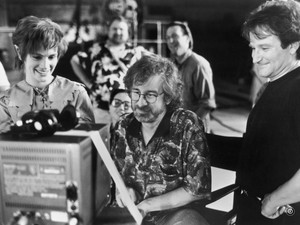 Steven Spielberg yang Tak Akan Ajak Julia Roberts Syuting Lagi