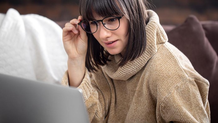 Ilustrasi kacamata bluecromic, anti radiasi.