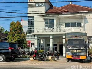 Berkas Dikembalikan, Paslon Independen Nurul-Nafik Akan Gugat KPU Bojonegoro