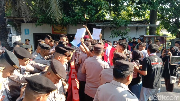 Mahasiswa Soroti Dugaan Suap yang Seret Ketua KPU Indramayu