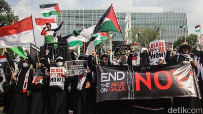 Massa Gelar Demo di Depan Kedubes AS Peringati Hari Nakba