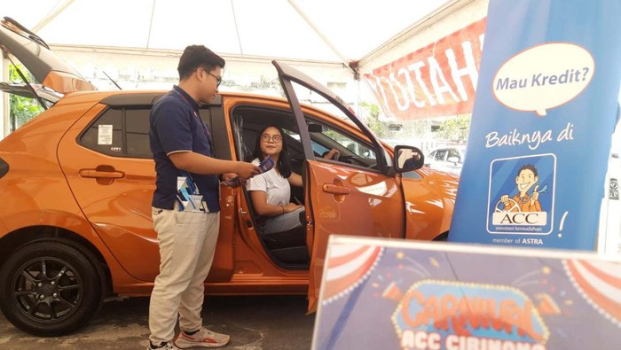 Mau Kredit Mobil, Ada Bursa Otomotif di Cibinong Astra Credit Companies (ACC) menggelar bursa otomotif Cibinong CARnival. Pameran itu diadakan di KFC Mayor Oking, Jalan Raya Mayor Oking Jaya Atmaja.