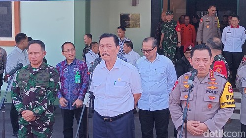 Menko Marves Luhut B Pandjaitan, Kapolri Sulistyo Sigit Prabowo dan Panglima TNI Jenderal Agus Subiyanto saat konferensi pers Tactical Floor Game persiapan WWF di Denpasar, Jumat (17/5/2024). (Rizky Setyo/detikBali)