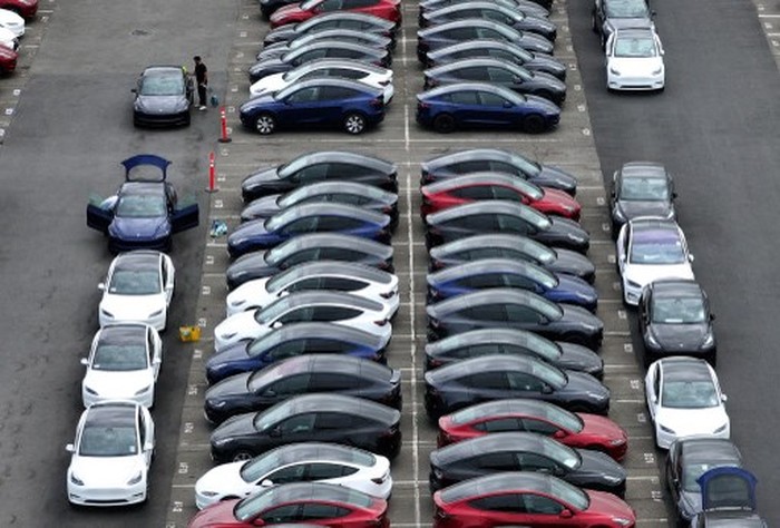 FREMONT, CALIFORNIA - APRIL 24: In an aerial view, workers prepare brand new Tesla cars for delivery at the Tesla Fremont Factory on April 24, 2024 in Fremont, California. Electric car maker Tesla announced plans to lay off nearly 3,000 workers at facilities in the San Francisco Bay Area in June. The company plans to lay off 10 percent of its 140,000 thousand employees worldwide.   Justin Sullivan/Getty Images/AFP (Photo by JUSTIN SULLIVAN / GETTY IMAGES NORTH AMERICA / Getty Images via AFP)
