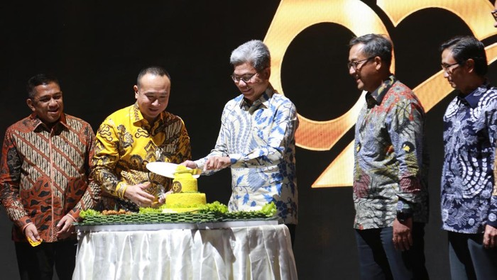Momen Perayaan HUT Ke-65 Maybank Indonesia Maybank Indonesia merayakan hari jadinya yang ke-65 tahun dan menjadi salah satu bank terkemuka di Indonesia yang memiliki jaringan regional maupun internasional Grup Maybank.