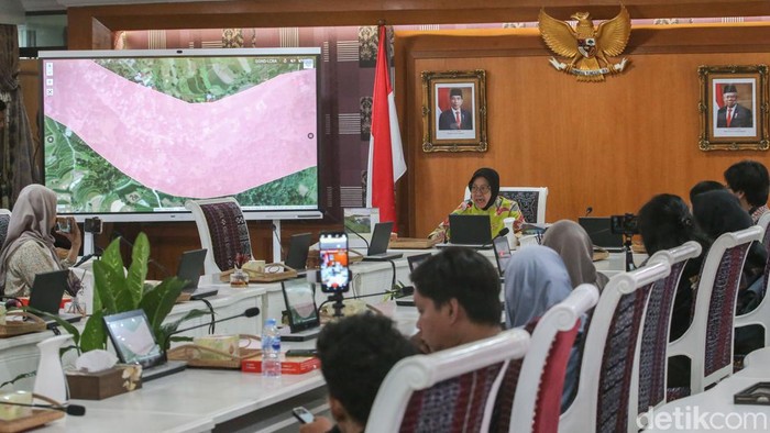 Momen Risma Cerita Kondisi Pengungsi Banjir Lahar Dingin Gunung Marapi Momen Risma Cerita Kondisi Pengungsi Banjir Lahar Dingin Gunung Marapi