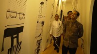 Nadiem saat berada di bagian Motion Comics’ Museum Benteng Vredeburg, yang bercerita tentang penegakkan kedaulatan dari peristiwa 1945-1949. (Foto: YouTube Kemdikbud RI)