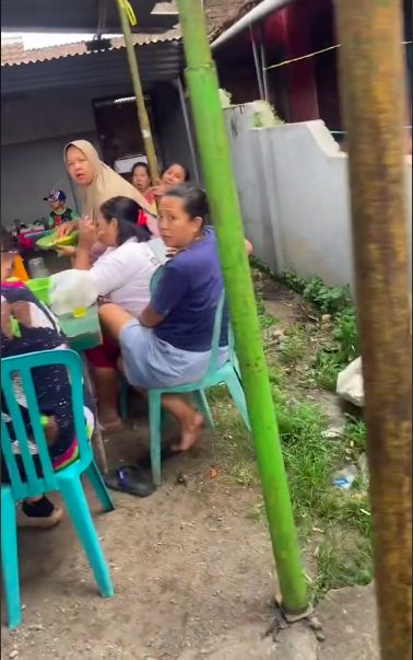 Ngakak! Ngeluh Jalan Sempit karena Hajatan, Pria Ini Berakhir Dapat Makan