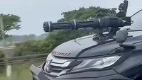 Heboh Pajero Pasang Gatling Gun di Kap Mobil, Dalihnya Cari Sensasi