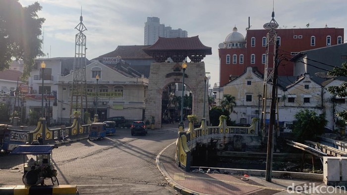 Pasar Baru Kini Jadi Tempat Belanja, Thrifting, hingga Kulineran