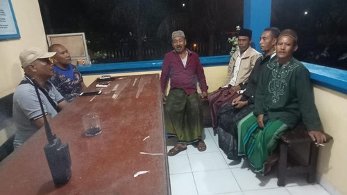 ABK Kapal Bintang Samudra saat melaporkan nelayan yang ditemukan meninggal di Pengambengan, Jembrana, Bali, Kamis (16/5/2024).