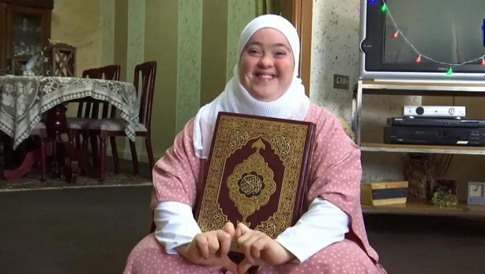MasyaAllah! Ini Perempuan Down Syndrome yang Hafal Al-Quran 30 Juz