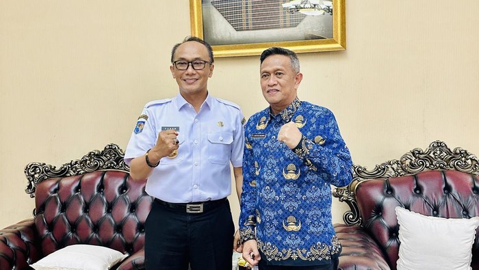 Pj Bupati Bone Andi Islamuddin bersama Pj Gubernur Sulsel Zudan Arif Fakrulloh.