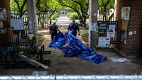 Pihak kampus juga tengah mempertimbangkan tindakan lain untuk menjaga ketertiban di kampus.
