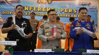 Kementerian Kelautan dan Perikanan bersama Direktorat Polisi Air (Ditpolair) Badan Pemelihara Keamanan (Baharkam) Polri menggagalkan upaya penyelundupan 91.246 benih baby lobster (BBL) di wilayah Bogor, Jawa Barat.   