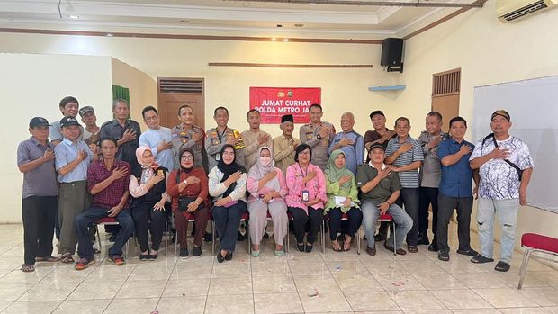 Polsek Mampang Prapatan menggelar Jumat Curhat bareng warga.