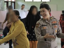 Polwan Polres Mojokerto Hibur ODGJ dengan Joget Poco-Poco