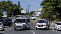 an polisi kota berpatroli di jalan-jalan di Noumea, Kaledonia Baru. AP/Cedric Jacquot