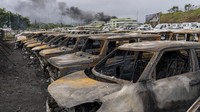 Kerusuhan pecah setelah terbit undang-undang baru yang disahkan di Paris, Selasa (14/5). Undang-undang itu bakal membolehkan warga Prancis ikut pemilu tingkat provinsi bila warga Prancis itu sudah 10 tahun tinggal di daerah setempat. Warga pribumi Kanak khawatir dengan undang-undang baru itu. AP/Nicolas Job