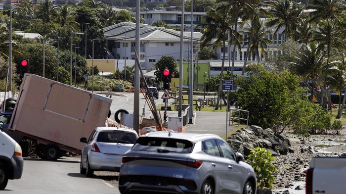 A blockade is pictured in Noumea, New Caledonia, Thursday May, 16, 2024. France has imposed a state of emergency in the French Pacific territory of New Caledonia. The measures imposed on Wednesday for at least 12 days boost security forces powers to quell deadly unrest that has left four people dead, erupting after protests over voting reforms. (AP Photo/Cedric Jacquot)