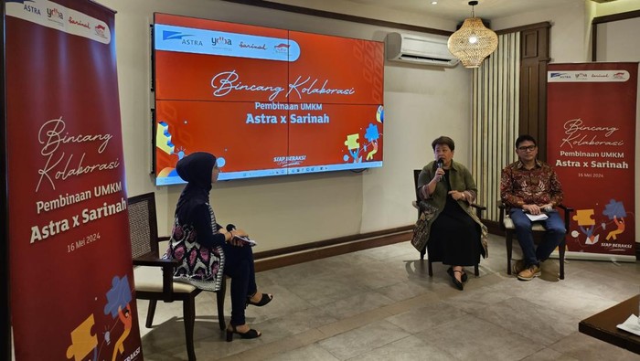 Astra melalui Yayasan Dharma Bhakti Astra (YDBA) bekerja sama dengan PT Sarinah menjalankan pembinaan UMKM. Salah satunya lewat program pelatihan dan fasilitasi pemasaran dengan menggelar bazar.