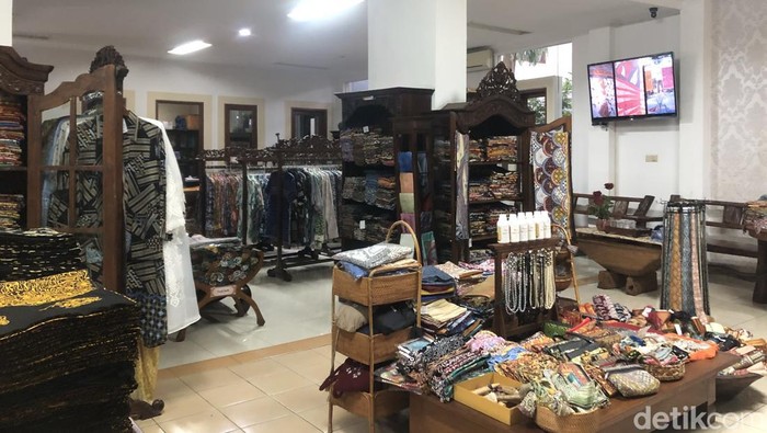 Rumah Batik Komar.