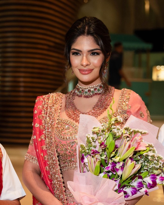 Kamu bekerja keras untuk merawat ibumu dan keluarga besar yang juga jauh dari tanah kelahiranmu. Kamu adalah salah satu contoh dari wanita kupu-kupu dengan sayap patah yang tidak pernah menyerah pada tindakan yang buruk, niat tidak menghormati, dan niat jahat dari otoriter manapun, tulis Anne tentang Sheynnis. Foto: Instagram Sheynnis Palacios