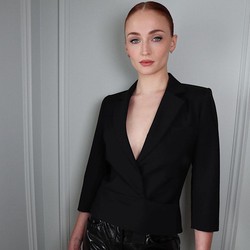 Bye! Sophie Turner Gak Mau Balik Lagi ke Amrik
