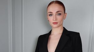 Nih Cewek yang Kepergok Kencan dengan Chris Martin
