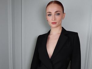Tampilan Perdana Sophie Turner Jadi Lara Croft