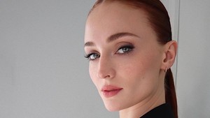 Banyak yang mendukung Sophia Turner buat bisa serius dengan Chris Martin. Foto: instagram @sophiet Banyak yang mendukung Sophia Turner buat bisa serius dengan Chris Martin. Foto: instagram @sophiet