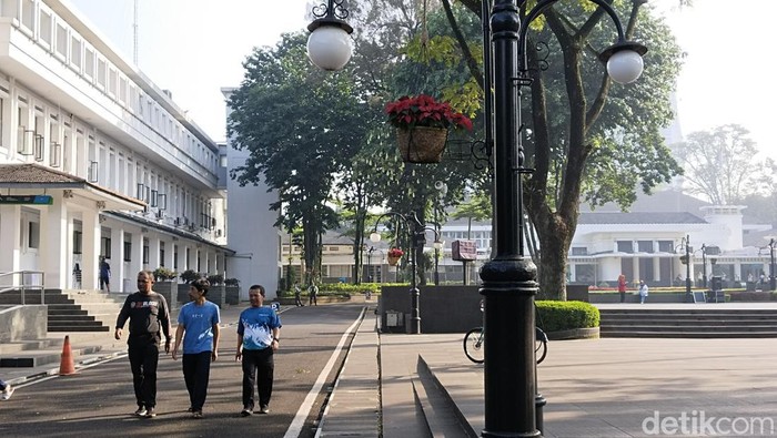 Suasana Balai Kota Bandung Bebas Kendaraan