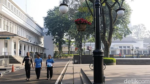 Suasana Balai Kota Bandung Bebas Kendaraan
