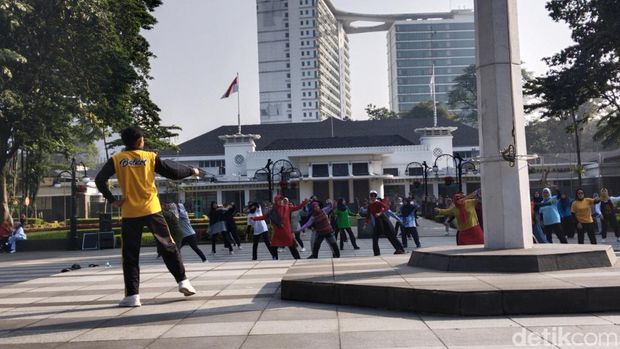 Suasana Balai Kota Bandung Bebas Kendaraan