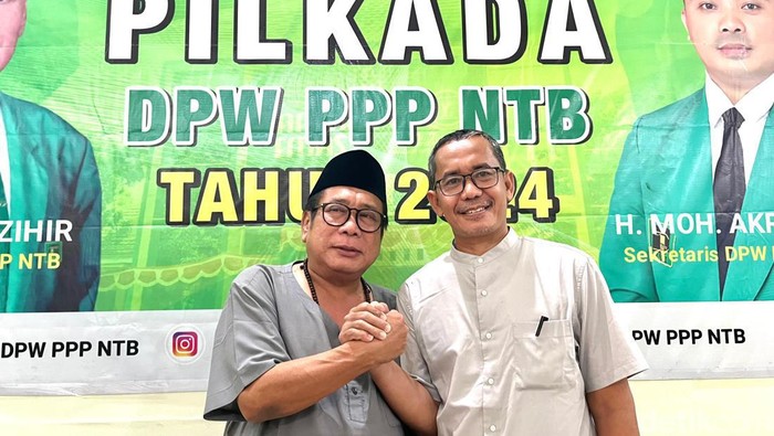 Suhaili-Asrul Sani saat menyerahkan berkas pendaftaran ke PPP di Mataram pada Jumat (17/5/2024).