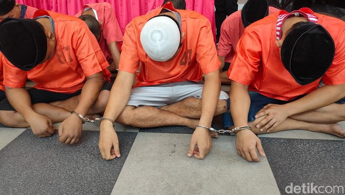 Tiga debt collector abal-abal yang diamankan Polres Probolinggo