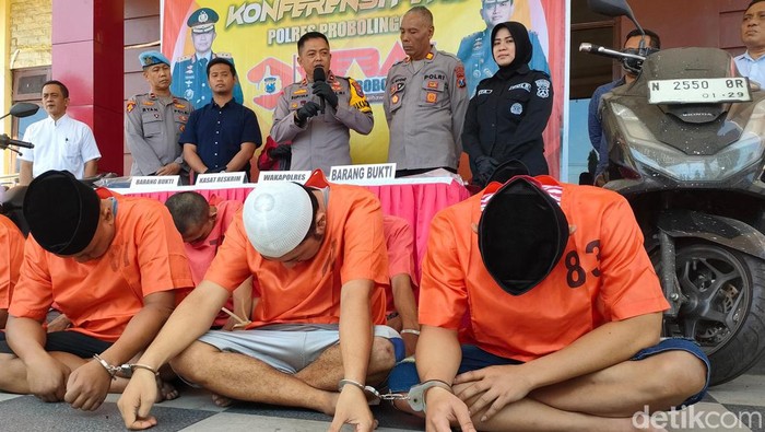 Tiga debt collector abal-abal yang diamankan Polres Probolinggo