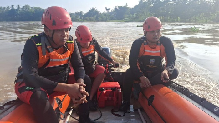 Tim SAR cari Asep yang hilang di Sungai Ogan.