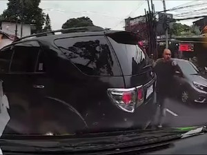 Polisi Kantongi Identitas Pengemudi Fortuner Halangi Ambulans di Depok