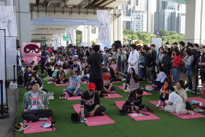 Warga Korea Selatan lomba melamun di Seoul pada hari Minggu (12/5) Warga Korea Selatan lomba melamun di Seoul pada hari Minggu (12/5)