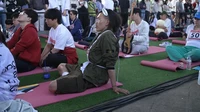 Kompetisi Space-out ini merupakan bagian dari tantangan fisik, bagian dari karya seni, dan bagian dari masyarakat Korea Selatan yang sangat kompetitif. Perlombaan ini mencari siapa yang terbaik bengong selama 90 menit tanpa tertidur, memeriksa ponsel atau berbicara.