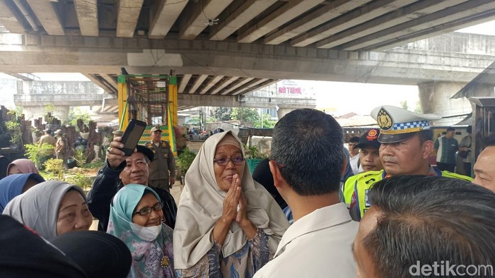 Warga Rawajati saat bertemu Heru Budi. (Tiara Aliya/detikcom)