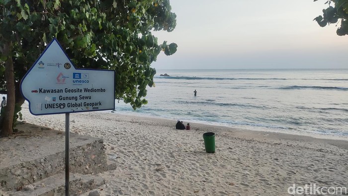 Ilustrasi wisata di Gunungkidul, pantai Wediombo, Jumat (17/5/2024)