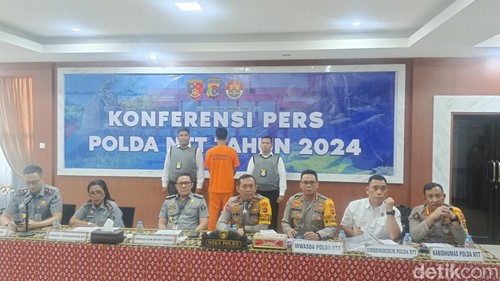 WN Bangladesh DPO kasus penyelundupan manusia dihadirkan saat konferensi pers di Polda NTT, Kupang.